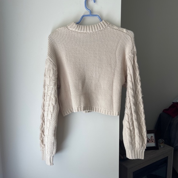 H&M Cable Knit Cropped Cream Sweater Small - Picture 3 of 3